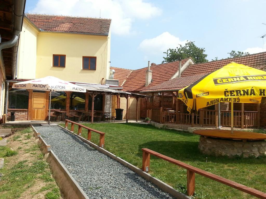 Village Pub & Bbq Vojkovice  Exterior photo